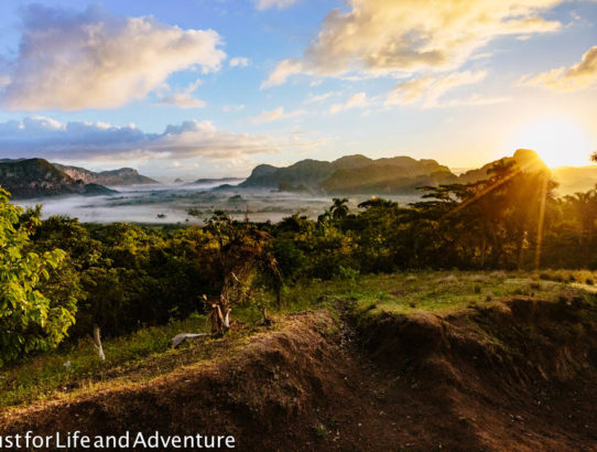 Los Aquaticos Sunrise Hike